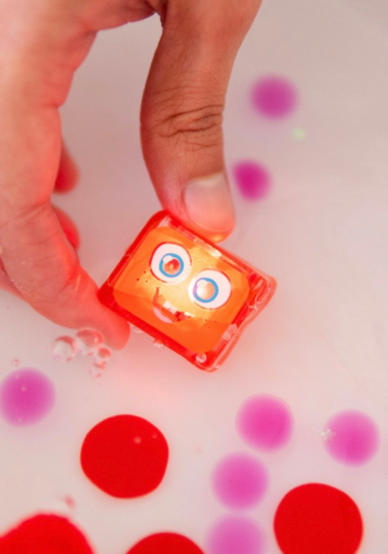 Cube lumineux pour le bain - rouge
