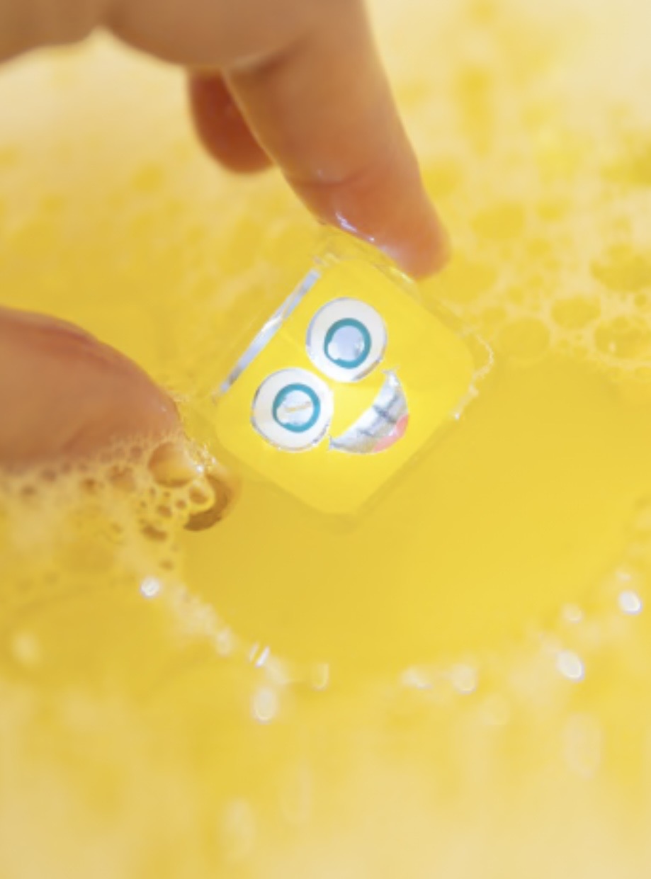 Cube lumineux pour le bain - Jaune