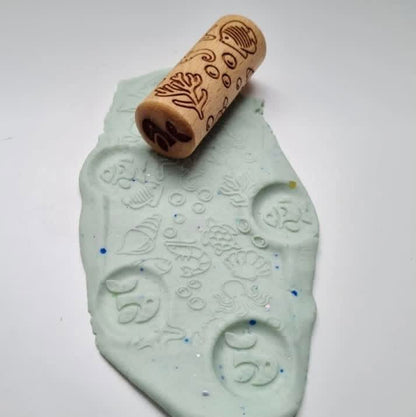 Petit rouleau sensoriel en bois - 4 modèles